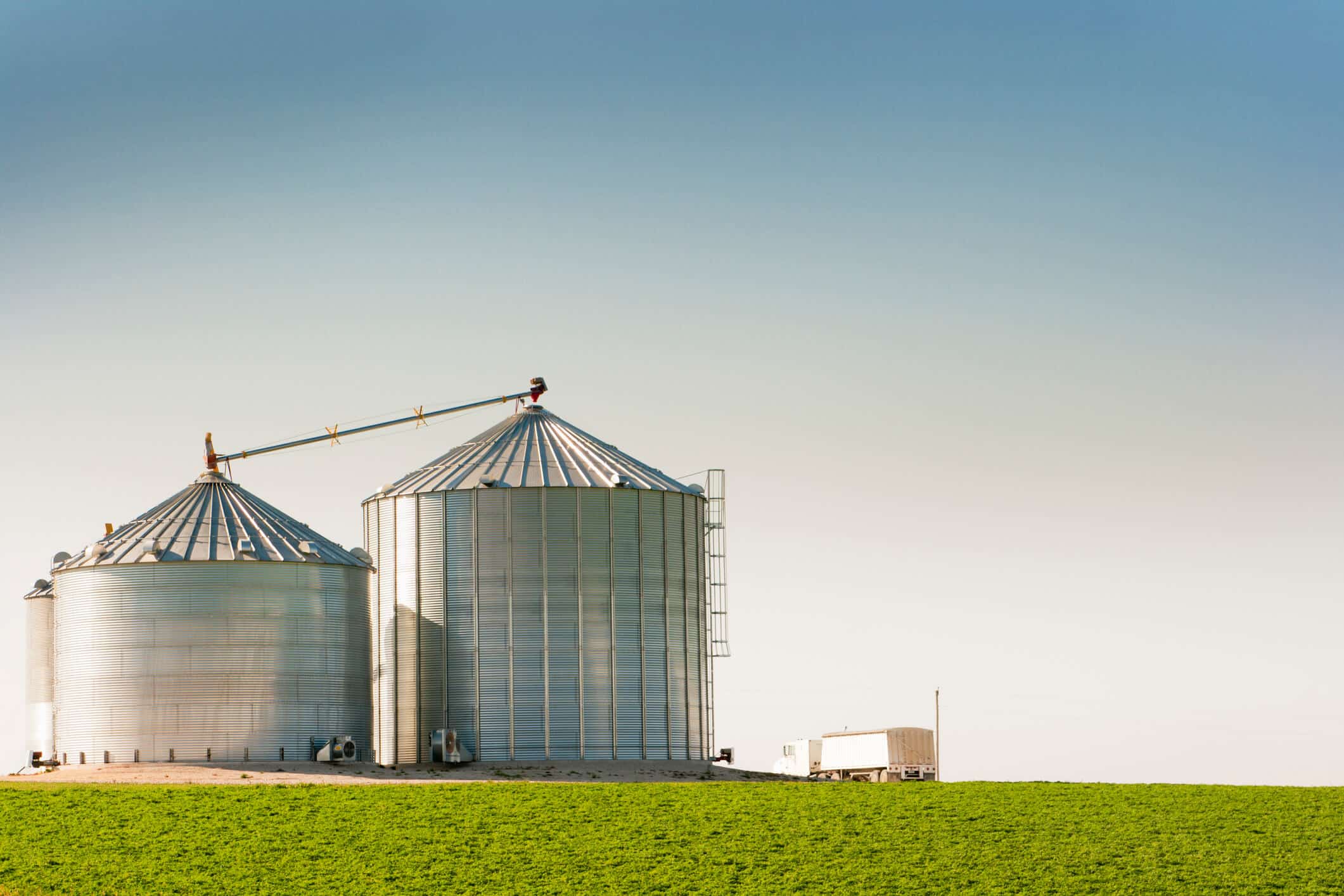 Silos vistos no campo